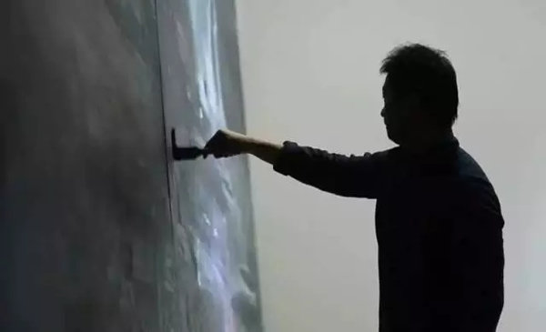 賈藹力，1979年出生于遼寧丹東，2006年畢業于魯迅美術學院油畫系，現生活于北京。